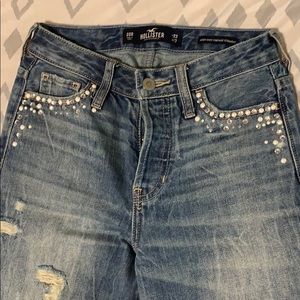 Very cute hollister high rise jeans.